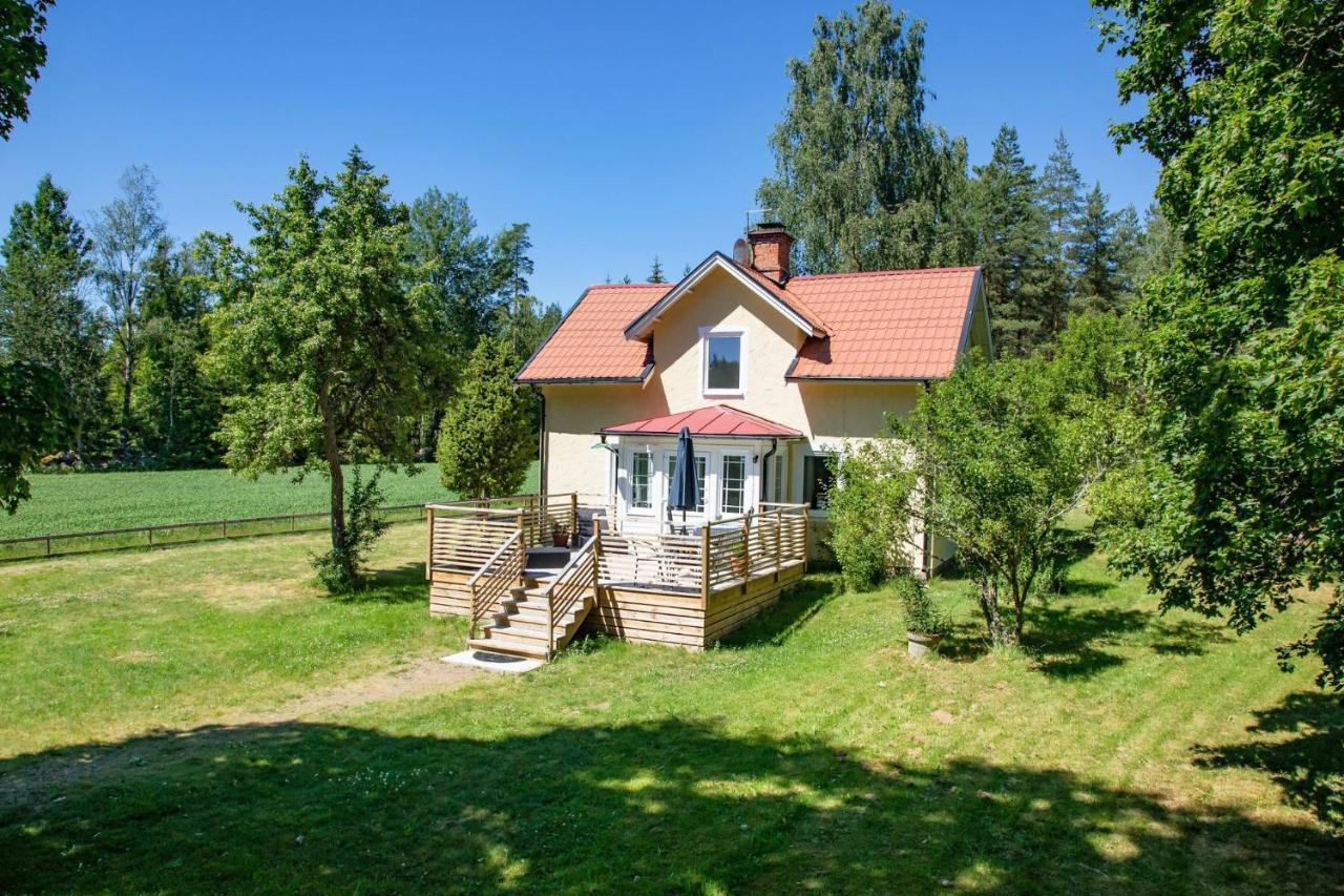 Vimmerby Nature Retreat: Gateway to Astrid Lindgren's World Villa Exterior photo